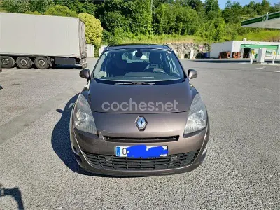 Usado Renault Scenic E-Tech Privilege 160 CV (117 kW) 2009 Marrón Monovolumen