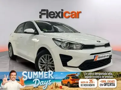 Usado Kia Rio 84 CV (61 kW) 2020 Blanco Berlina