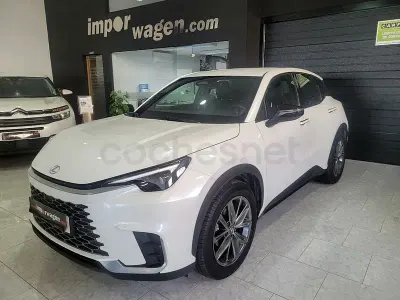 Usado Lexus LBX 136 CV (100 kW) 2024 Blanco SUV