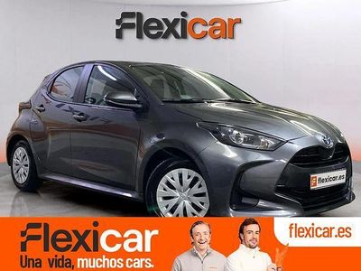 Usado Toyota Yaris Hybrid Active 116 CV (85 kW) 2023 Rojo