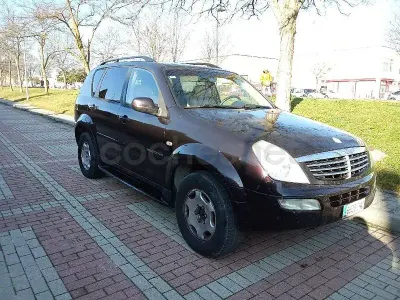 Usado SsangYong Rexton 165 CV (121 kW) 2006 Marrón SUV