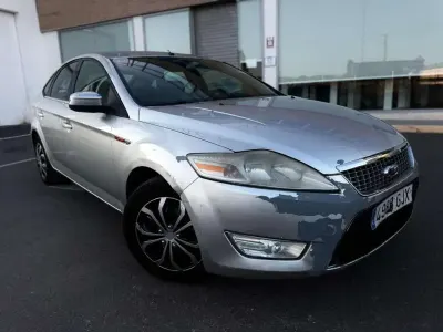 Usado Ford Mondeo Ambiente 125 CV (91 kW) 2008 Gris Berlina