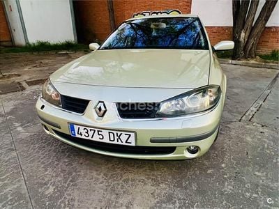 Usado Renault Laguna II Authentique 135 CV (99 kW) 2005 Beige Berlina