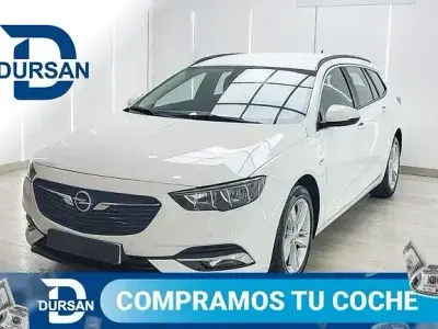 Usado Opel Insignia Selective 110 CV (80 kW) 2019 Blanco Familiar