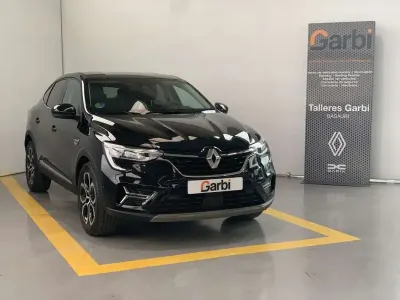 Usado Renault Arkana Techno 143 CV (105 kW) 2023 Negro SUV