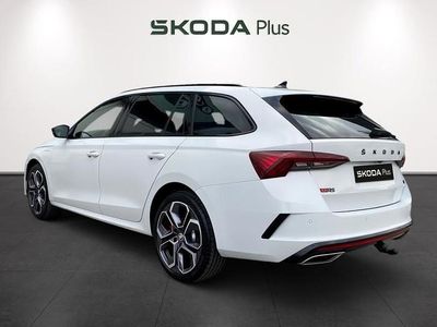 Usado Skoda Octavia RS 245 CV (180 kW) 2024 Blanco Familiar