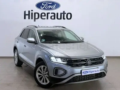 Usado VW T-Roc Life 110 CV (80 kW) 2023 Gris / plata SUV