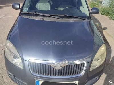 Usado Skoda Fabia Style 80 HP (58 kW) 2009 Cinzento Sedan