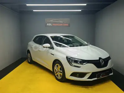 Usado Renault Mégane III Intens 110 CV (80 kW) 2016 Blanco Berlina