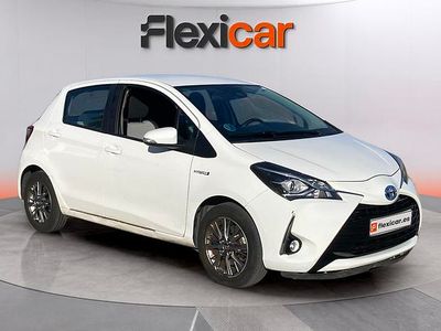 Begagnad Toyota Yaris Hybrid Active 100 HK (73 kW) 2019 Vit Sedan