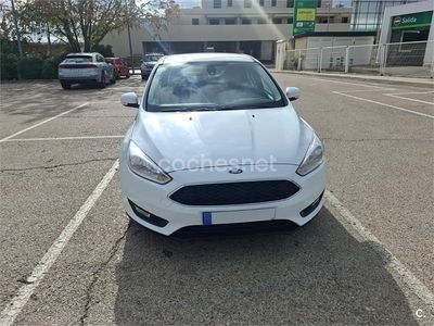 Usado Ford Focus Trend 120 CV (88 kW) 2015 Blanco Berlina