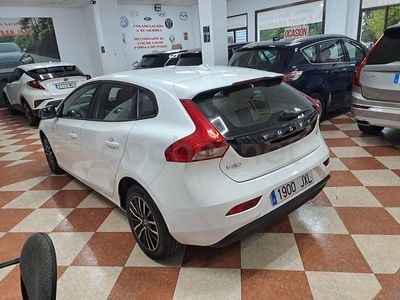 Blanco Usado 2017 Volvo V40 Momentum Berlina | 12.990 € (Precio justo)