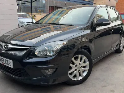 Usado Hyundai i30 GLS 128 CV (94 kW) 2010 Negro Berlina