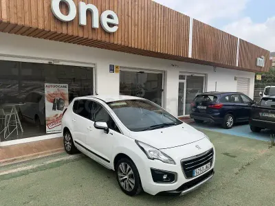 Usado Peugeot 3008 Allure 130 CV (95 kW) 2015 Blanco Familiar