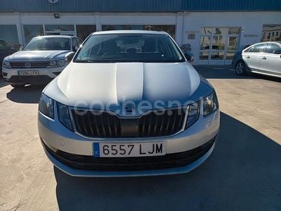Usado Skoda Octavia Ambition 110 CV (80 kW) 2020 Gris / plata Berlina