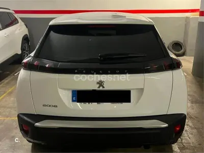 Usado Peugeot 2008 Active 100 CV (73 kW) 2021 Blanco SUV
