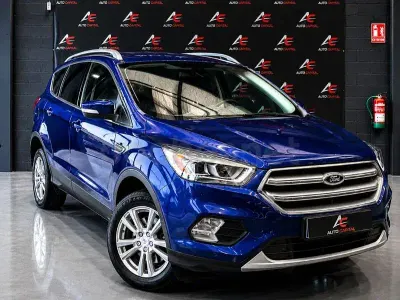 Usado Ford Kuga Trend 120 CV (88 kW) 2017 Azul SUV