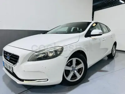 Usado Volvo V40 Kinetic 115 HP (84 kW) 2013 Branco Sedan