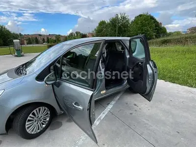 Usado Opel Meriva Selective 100 HP (73 kW) 2013 Cinzento Monovolume