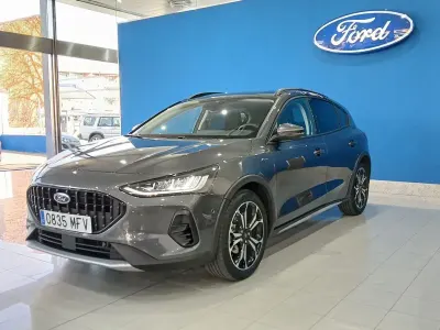 Usado Ford Focus Active X 155 CV (114 kW) 2023 Gris magnetic (metalizado) Berlina