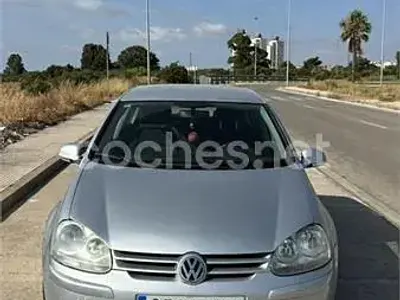 Usado VW Golf IV Highline 105 CV (77 kW) 2006 Gris / plata Berlina