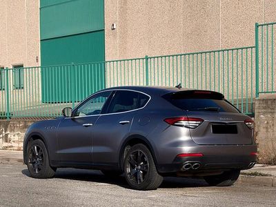 Usado Maserati Levante GranLusso 350 CV (257 kW) 2021 Gris SUV