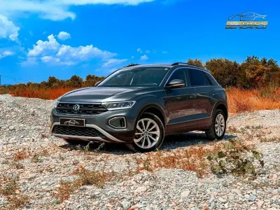 Usado VW T-Roc Life 116 CV (85 kW) 2022 Gris SUV