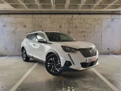 Usado Peugeot 2008 Allure 110 CV (80 kW) 2021 Blanco SUV