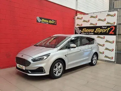 Usado Ford S-MAX Titanium 150 CV (110 kW) 2021 Gris / plata Monovolumen