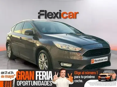 Usado Ford Focus Trend 100 CV (73 kW) 2017 Gris