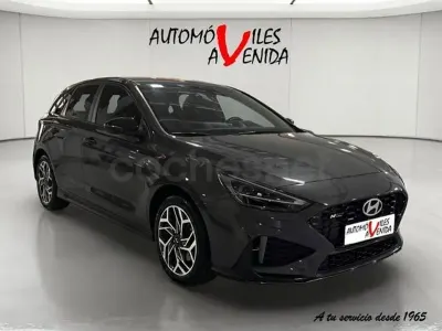 Usado Hyundai i30 N Line 96 CV (70 kW) 2025 Gris / plata Berlina