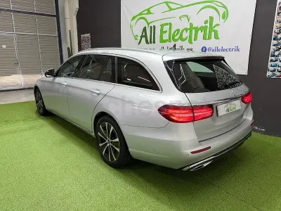Usado Mercedes E300 306 CV (225 kW) 2019 Gris / plata Familiar