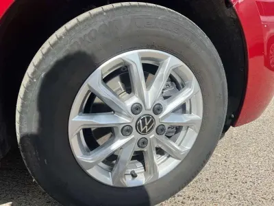 Käytetty VW Multivan 150 HP (110 kW) 2025 Punainen Tila-auto