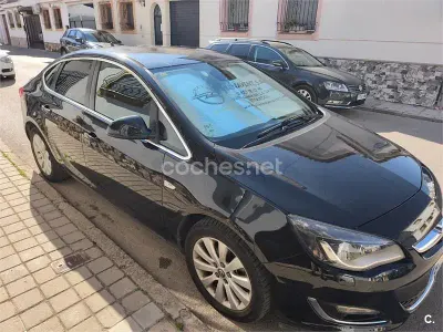 Usado Opel Astra Excellence 110 CV (80 kW) 2014 Negro Berlina