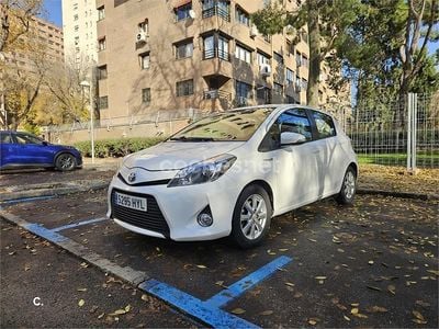 Blanco Usado 2014 Toyota Yaris Hybrid Active Berlina | 10.200 € (Caro)