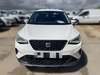 Usado Seat Arona Style 110 CV (80 kW) 2023 Blanco SUV