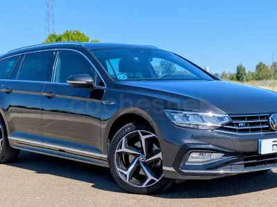 Usado VW Passat R-line 150 CV (110 kW) 2022 Gris / plata Familiar