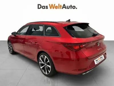 Usado Seat Leon FR 150 CV (110 kW) 2024 Rojo Familiar