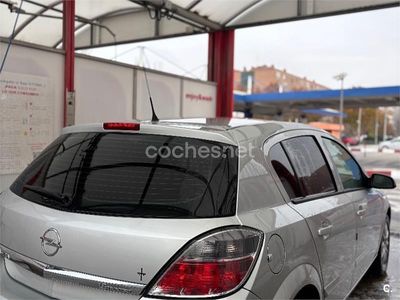 Gris / plata Usado 2007 Opel Astra Enjoy Berlina | 5100 € (Un poco caro)