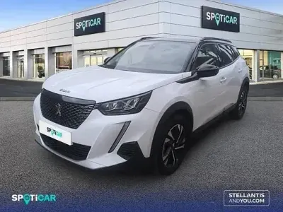Usado Peugeot 2008 Allure 100 CV (73 kW) 2019 Blanco SUV