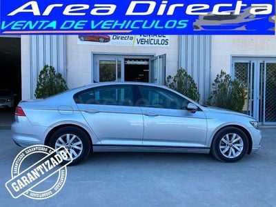 Usado VW Passat Business 150 CV (110 kW) 2021 Gris / plata Berlina