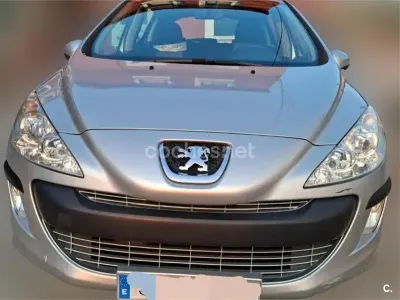 Usado Peugeot 308 120 CV (88 kW) 2008 Gris / plata Berlina