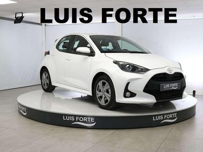Blanco Usado 2024 Toyota Yaris Hybrid Active Utilitario | 24.490 € (Caro)