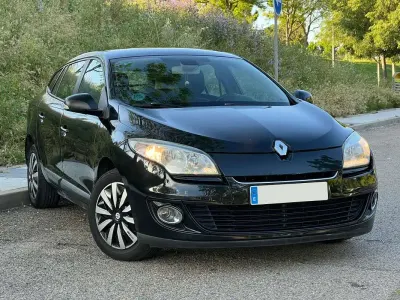 Usado Renault Mégane Life 116 CV (85 kW) 2013 Negro Utilitario