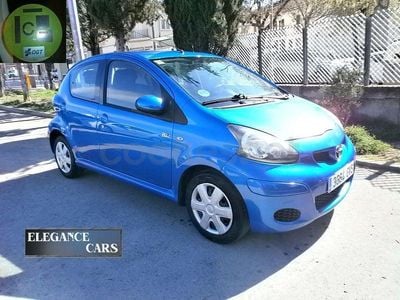 Usado Toyota Aygo 68 CV (50 kW) 2010 Azul Utilitario