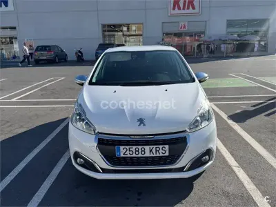 Usado Peugeot 208 82 CV (60 kW) 2018 Blanco Utilitario
