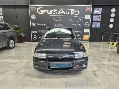 Usado Opel Astra 125 CV (91 kW) 1993 Azul Berlina