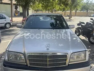 Usado Mercedes C180 Classic 122 CV (89 kW) 1997 Gris / plata Berlina