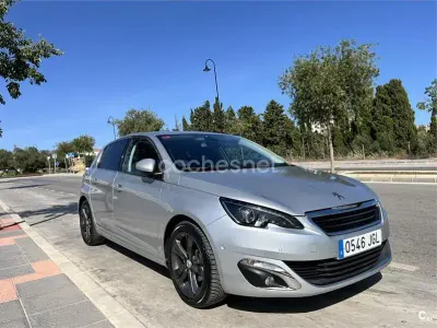 Usado Peugeot 308 Allure 130 CV (95 kW) 2015 Gris / plata Berlina