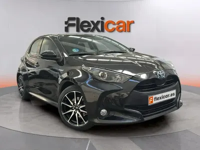 Usado Toyota Yaris Hybrid Style 116 CV (85 kW) 2024 Negro Berlina